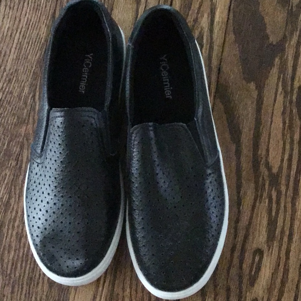 Women’s Slip on Fashion Sneakers.